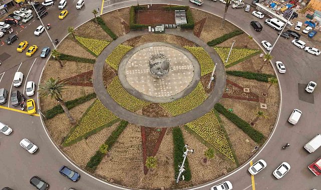 İzmir'in kalbi çiçek açtı