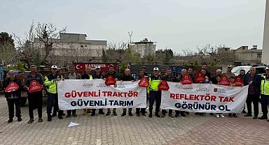 Jandarma 300 traktör sürücüsüne eğitim vererek 600 reflektör dağıttı