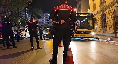 Kadıköy'de polis ekipleri asayiş uygulaması gerçekleştirdi
