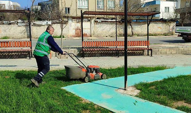 Kahta Belediyesi'nden park ve yeşil alanlarda yoğun yaz mesaisi