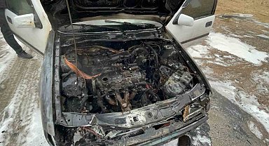 Karaman'da alev alan otomobil kullanılamaz hale geldi