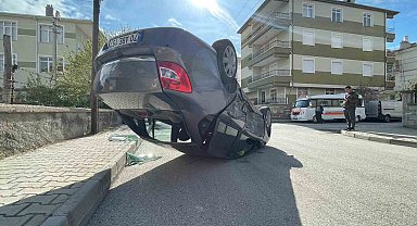 Karaman'da çarpışan otomobillerden biri takla atarak ters döndü: 1 yaralı