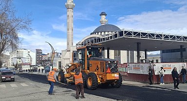 Kars'ta şehir içi yollar yenileniyor: Caddelere karayolları eli değdi