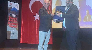 Kasap Halil Usta'nın sahipleri Bakışgan kardeşlere dünya ahilik ödülü