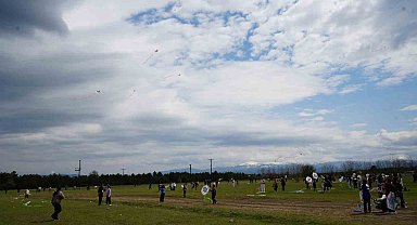Kastamonu'da 23 Nisan çocukları, uçurtma uçurarak gönüllerince eğlendi