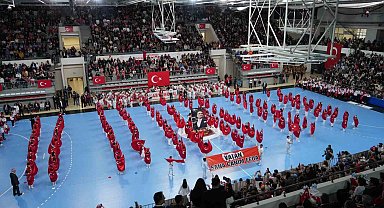 Kastamonu'da 23 Nisan coşkusu: Çocukların gösterileri ayakta alkışlandı