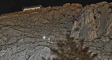 Kayalıklardan atlayan cezaevi firarisi kurtarıldı