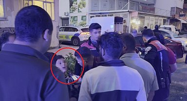 Kazada hafif yaralanan küçük kardeşleri kimse ikna edemedi: Babadan gelen telefonla ambulansa bindiler