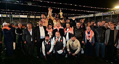 Kepez'de 12 yıl sonra er meydanı kuruldu: 984 pehlivan kıyasıya mücadele etti