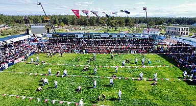 Kepez'de pehlivanlar dualı çayıra çıktı