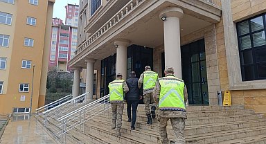 Kesinleşmiş hapis cezası olan firari yol kontrolünde yakayı ele verdi