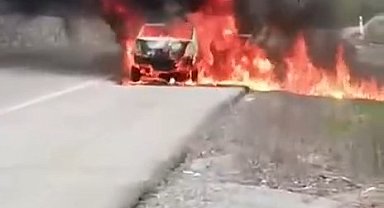 Kırklareli'nde seyir halindeyken yangın çıkan araç küle döndü