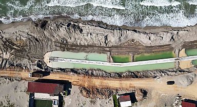 Kıyı erozyonunun tahrip ettiği Karasu sahilinde önlemler alınıyor