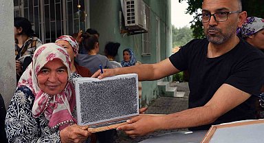 Köyceğiz'de 98 üreticiye İpekböceği larvası dağıtıldı