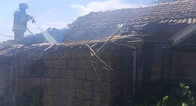 Kumlu'da müstakil ev yangını