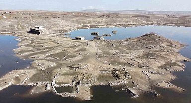 Kuraklıkta ortaya çıkmıştı, yağışlarla yeniden kayboldu