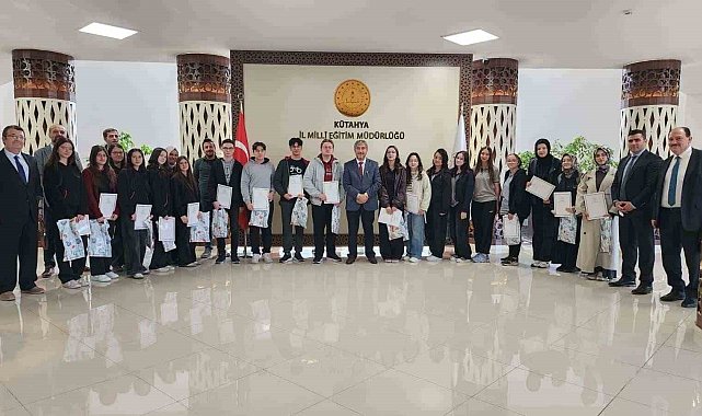 Kütahya'nın başarılı öğrenciler ödüllendirildi