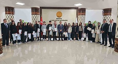 Kütahya'nın başarılı öğrenciler ödüllendirildi