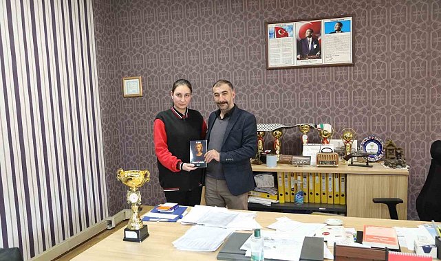 Lise öğrencisi kadın ölümlerini romanlaştırdı