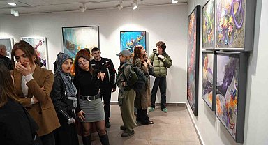 Makineleşen insan eleştirisi tuvale yansıdı: "Transhüman-izm" Samsun'da açıldı