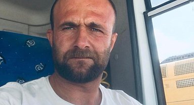 Mardin'de kamyon ile tırın çarpıştığı kazada sürücü hayatını kaybetti