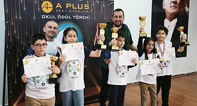 Merkezefendi'nin gururu öğrenciler zeka oyunlarında kürsüye çıktı