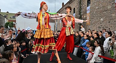 Mesir Festivali'nde kültürlerin zarafeti podyuma taşındı