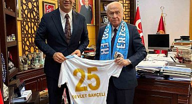 MHP'li Yurdagül'den lider Bahçeli'ye şampiyonluk ziyareti: Erzurumspor forması takdim edildi