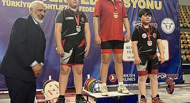 Minik halterci Taha Toprak, Türkiye 2'ncisi oldu