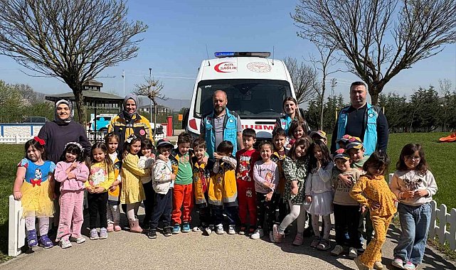 Minik öğrencilere diş eğitimi ve 112 tanıtımı yapıldı