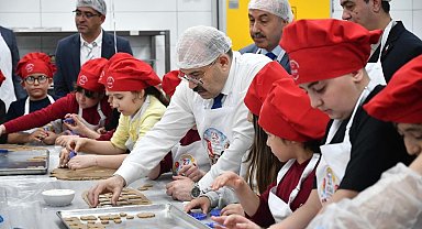 Minik şeflerden 23 Nisan'a özel kurabiye