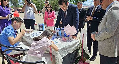 Minik yazarlar kitaplarını imzaladı