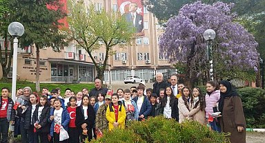 Miniklerden yürek ısıtan 23 Nisan kutlaması