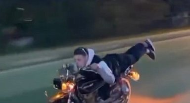 Motosiklet üzerinde tehlikeli şov