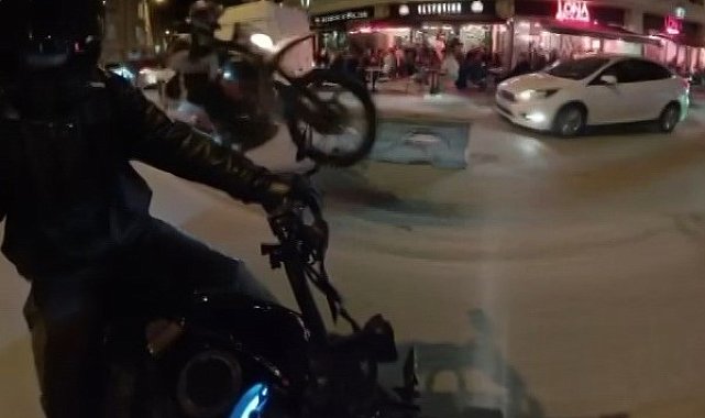 Motosikletin önünü kaldırarak yaptığı paylaşım 49 bin TL'ye mal oldu