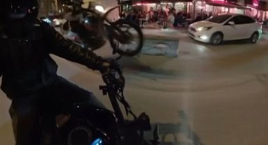 Motosikletin önünü kaldırarak yaptığı paylaşım 49 bin TL'ye mal oldu