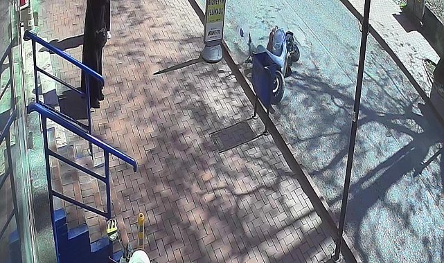 Motosikletli yayadan kaçarken kaza yaptı