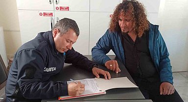 Müzisyen ATM'de unutulan 13 bin 100 lirayı zabıtaya teslim etti