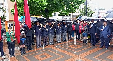 Nazilli'de 23 Nisan yağmur altında kutlandı