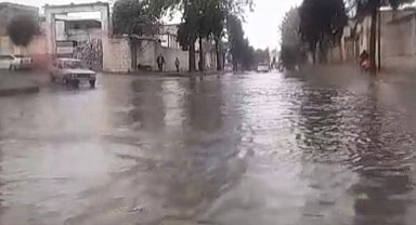 Nizip'te sağanak sonrası yollar göle döndü, kırsal mahallelerde sel meydana geldi