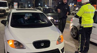 Ön plakası takılı olmayan araç sürücüsüne 4 bin lira ceza