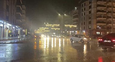 Osmaniye'de şiddetli yağmur ulaşımı vurdu