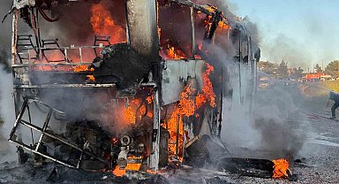 Otobüs alev topuna döndü, yolcular son anda kurtuldu