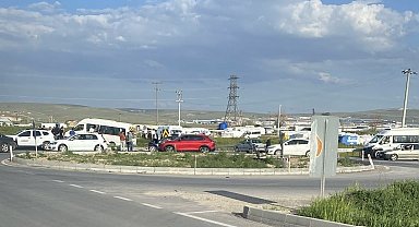 Otomobil ile işçi servisi çarpıştı: 6 yaralı