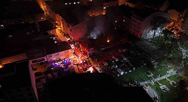 Patlama sesleri gelen gecekondu bahçesinde çıkan yangın yan binaya sıçradı