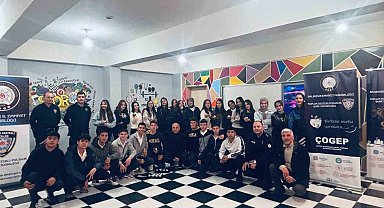 Polisten 50 öğrenciye kurs malzemesi yardımı