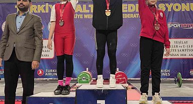 Pursaklar Belediyespor sporcusu Zümra Yurtseven, U15 Türkiye Halter Şampiyonası'nda şampiyonu oldu
