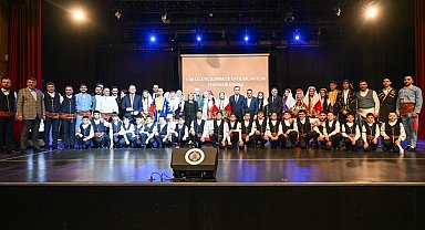 "7 Bölge 7 Renk" ayakta alkışlandı