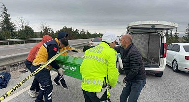 Refüje girip yan yatan araçta 1kişi öldü, 2 kişi yaralandı