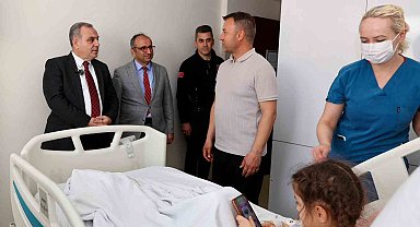 Rektör Prof. Dr. Altun'dan tedavi gören çocuklara 23 Nisan ziyareti